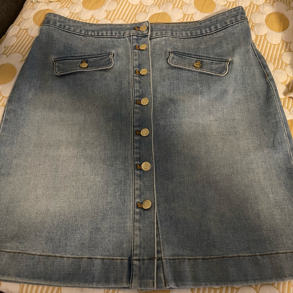Talbots Stylish Denim Button-Front Skirt. Size 12 in like new condition. - Picture 2 of 9